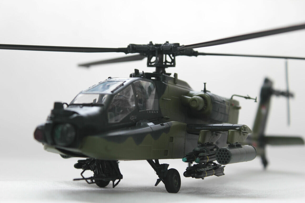 Model Kit Helikopter Serbu AH-64 Apache TNI-AD