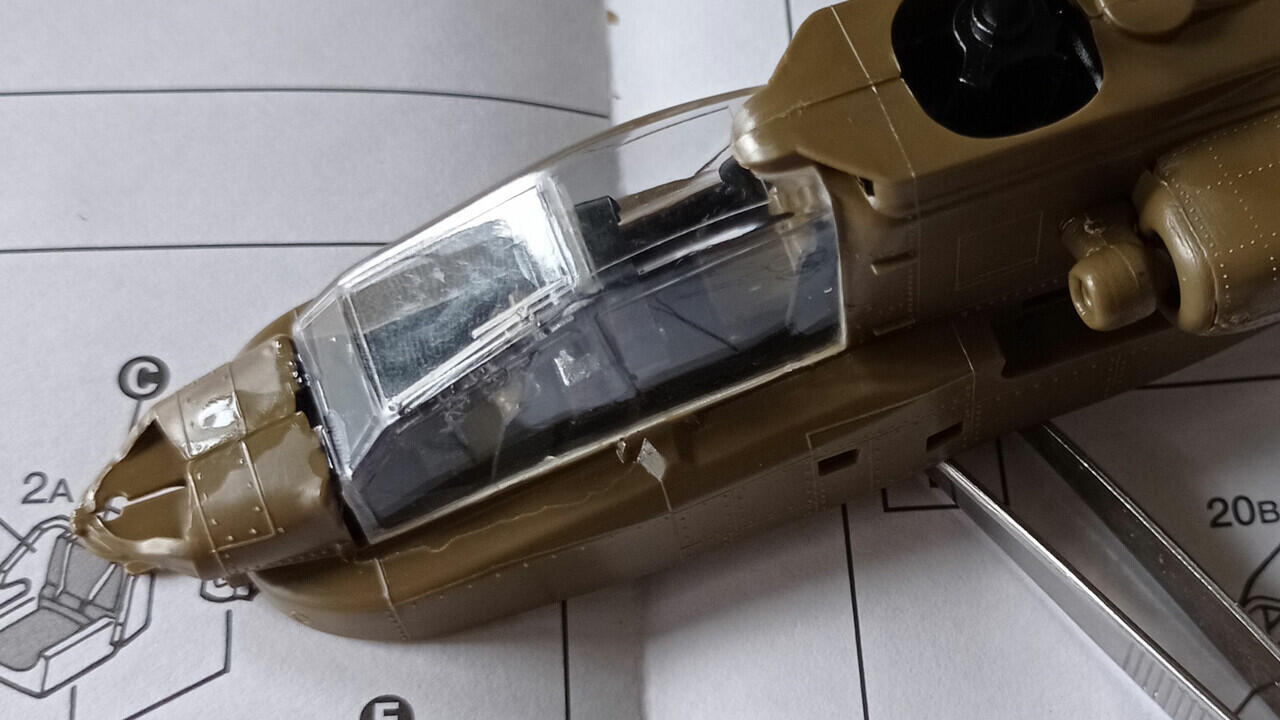 Merakit AH-64 Apache TNI-AD skala 1:48 dan 1:72