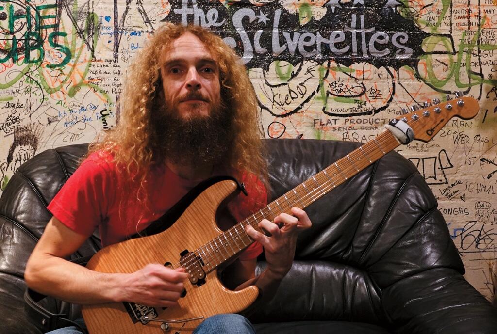 KISAH HIDUP : Guthrie Govan, a Preeminent Modern Virtuoso!