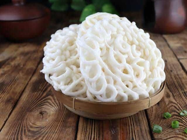 Kamu, Sedang Makan? Coba Tambahkan Kerupuk agar Maknyus!
