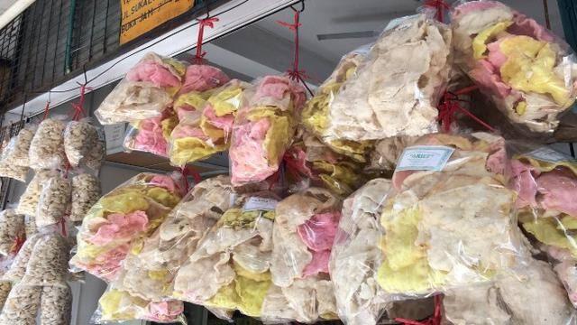 Kamu, Sedang Makan? Coba Tambahkan Kerupuk agar Maknyus!