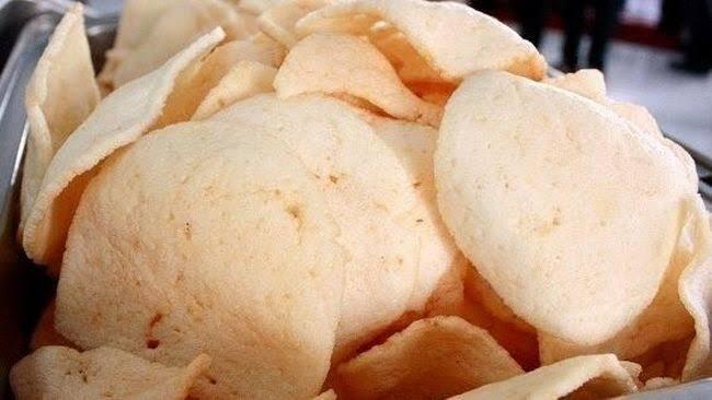 Kamu, Sedang Makan? Coba Tambahkan Kerupuk agar Maknyus!
