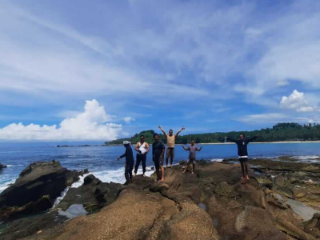 Pantai Legon Pari Sawarna