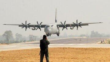 Pesawat Hercules India yang membawa PM Narendra Modi mendarat di jalan tol