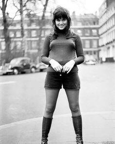 KISAH HIDUP : Joey Ramone, Frontman Ringkih &amp; Cinta Segitiga yang Rumit!