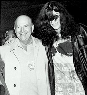 KISAH HIDUP : Joey Ramone, Frontman Ringkih &amp; Cinta Segitiga yang Rumit!