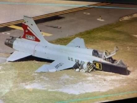 Dua Pesawat Latih T-38C Talon Mengalami Kecelakaan, Seorang Pilot Meninggal