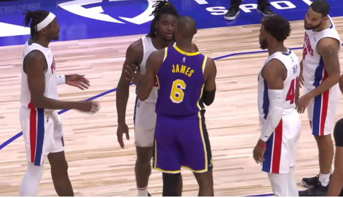 Isaiah Stewart VS Lebron James, Lakers taklukan Pistons 121 - 116