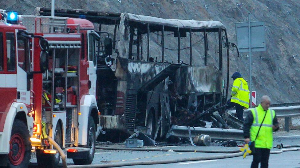 45 Orang Tewas di Dalam Bus Setelah Tabrak Pembatas Jalan dan Kemudian Terbakar