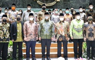 Anies Lantik Riza Patria Jadi Ketua Umum ICMI Jakarta