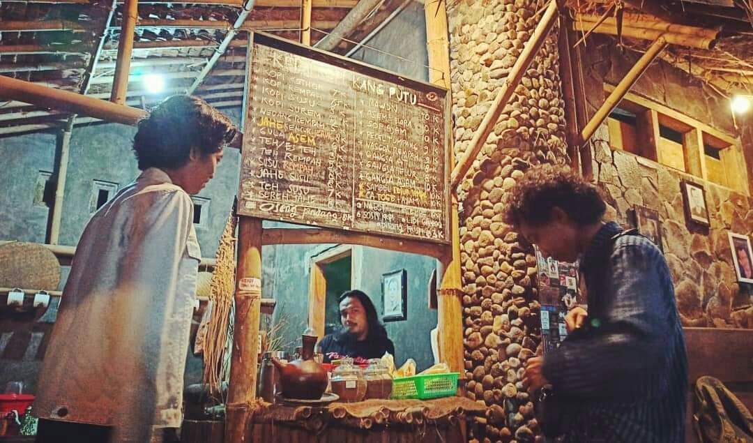 Ada Seni di Meja Saji