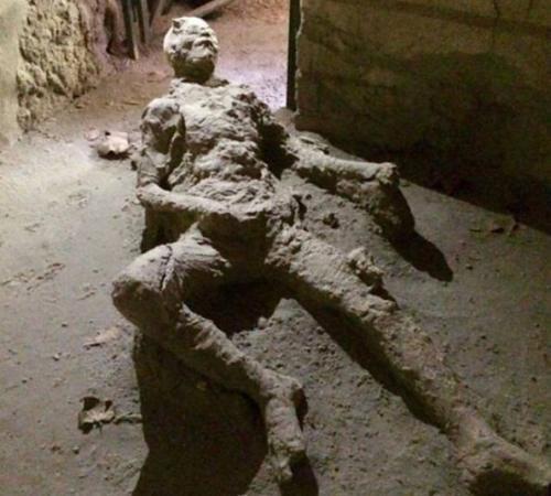 Menyibak Misteri Mayat "Masturbasi" Berusia 2.000 Tahun Korban Letusan Gunung Berapi