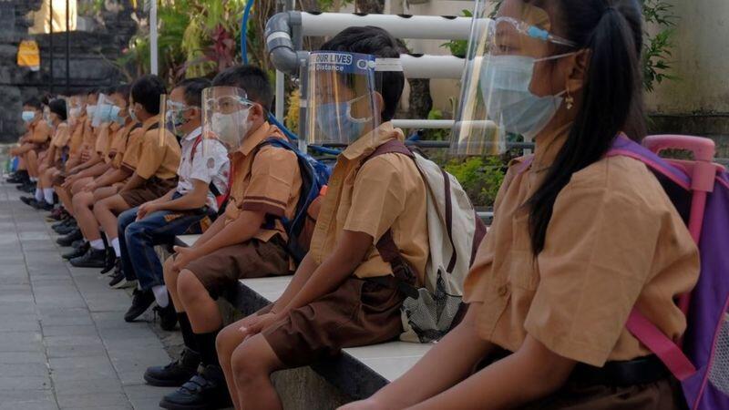 Kasus tiga siswa penganut Saksi Yehuwa di Tarakan, Sistem Pendidikan Indonesia Gagap