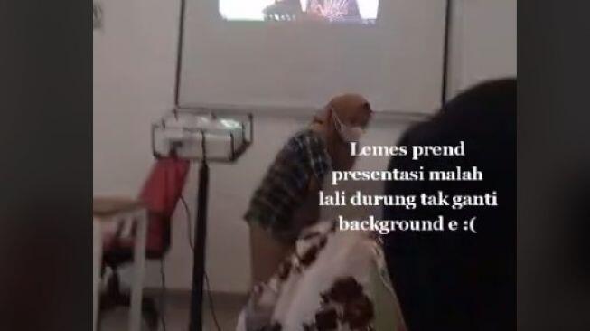 Lupa Ganti Background Laptop Saat Presentasi, Foto Pribadi Terpampang di Proyektor