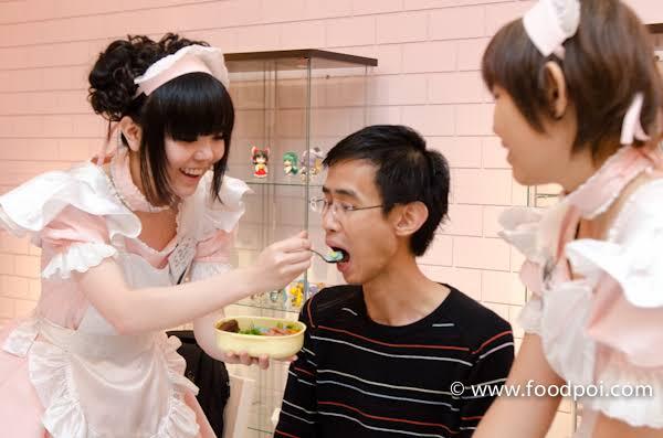 Rasakan Sensasi Dilayani Para Gadis Muda JEPANG Dan Menjadi 'TUAN' Di Maid Cafe !