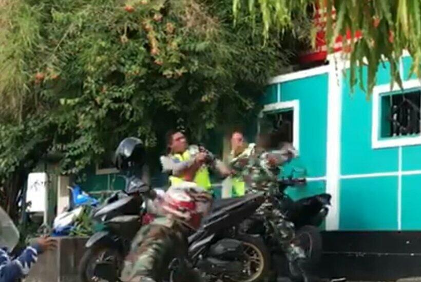 Salah Paham Dijalan, Seorang Anggota TNI BAKU HANTAM Dengan 2 Polisi Di Ambon!