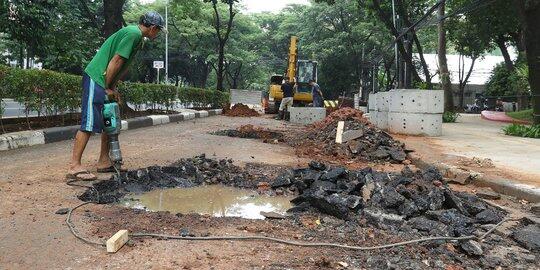 Baru Dibangun, Tutup Sumur Resapan di Jalan Intan Cilandak Sudah Jebol