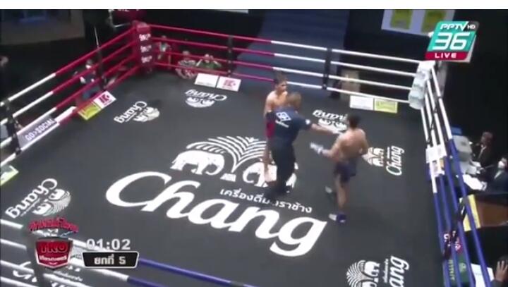 Kick Boxing Kok Malah Nari-Nari di Ring, Wasit Emosi Langsung Batalkan Pertandingan