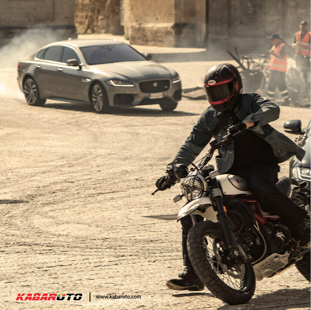Aksi Jaguar XF Kejar James Bond Di Film No Time To Die