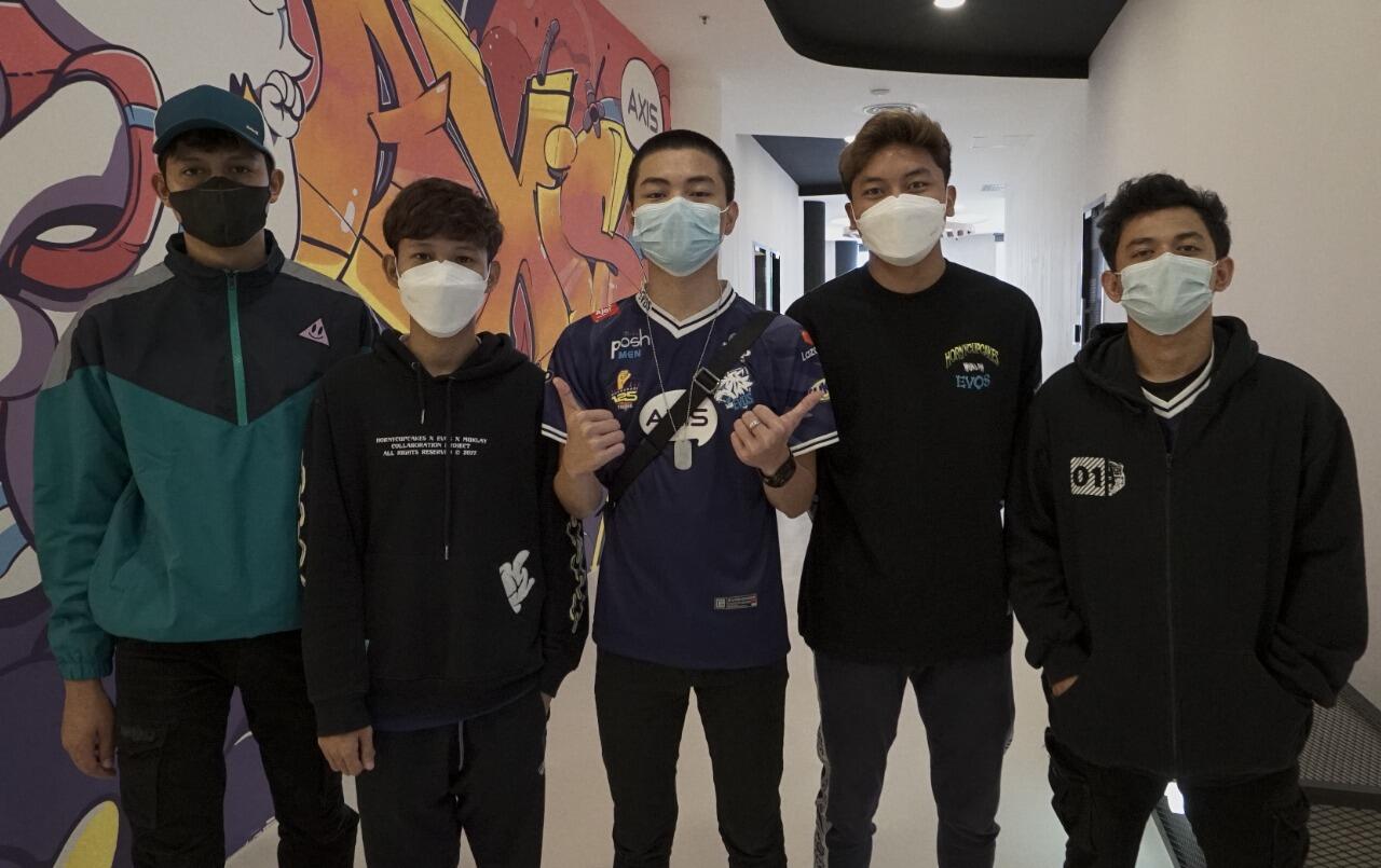 Berkomitmen Kembangkan Potensi Atlet Esport Nasional, Pemerintah Kunjungi Markas EVOS