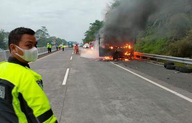 Viral,Bus 30 orang penumpang terbakar di tol uggaran