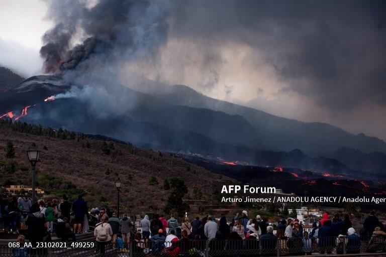 Gunung Berapi Meletus di Spanyol Dijadikan Objek Wisata Oleh Turis Untuk Tujuan Amal