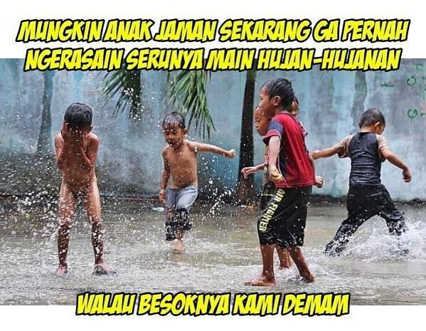 Santuy Yang Penting Yakin! Kumpulan Momen Kocak Orang-Orang Saat Kehujanan