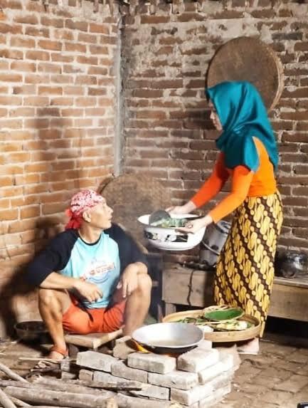 Jejak si Gundul dan Host yang Serba Bisa, Bukan Hanya Makan dan Ngomong Doang
