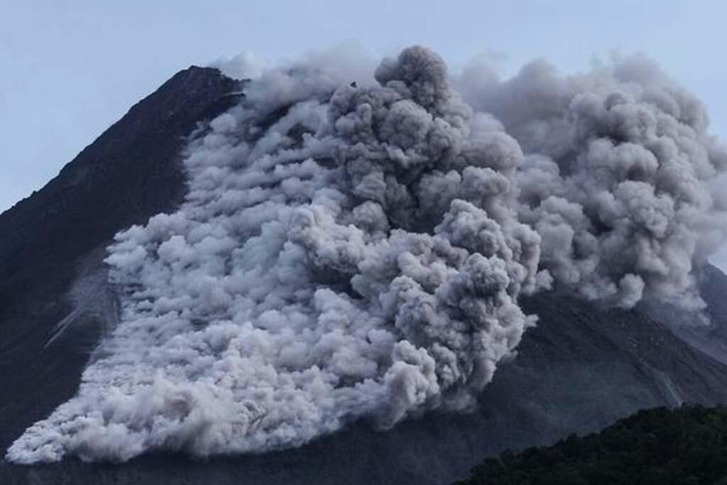 Sedih. Rumini Pilih Meninggal Bersama Sang Ibu Terkena Erupsi Semeru