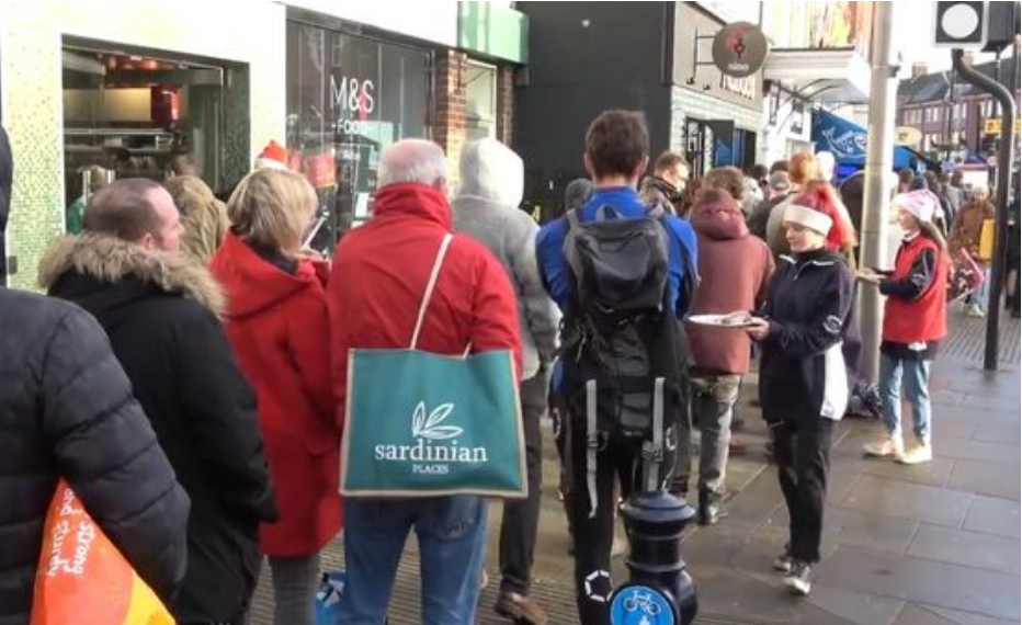 Tradisi Unik Hari Natal di London, Antre Panjang di Depan Toko Daging!
