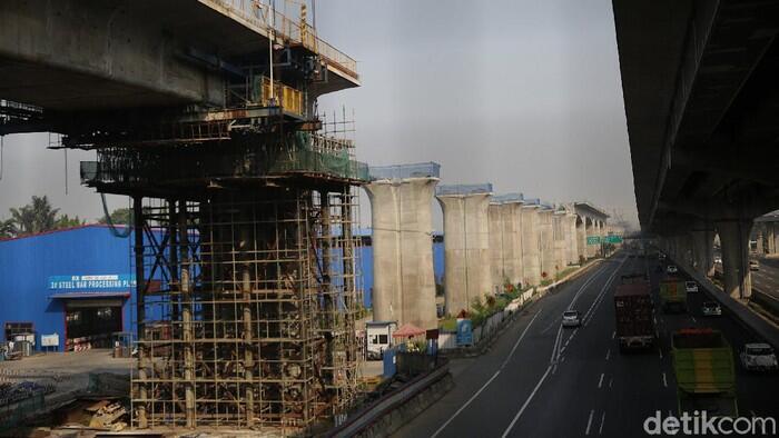 Pilar Kereta Cepat Ambruk, Biaya Proyek Bakal Bengkak Lagi?