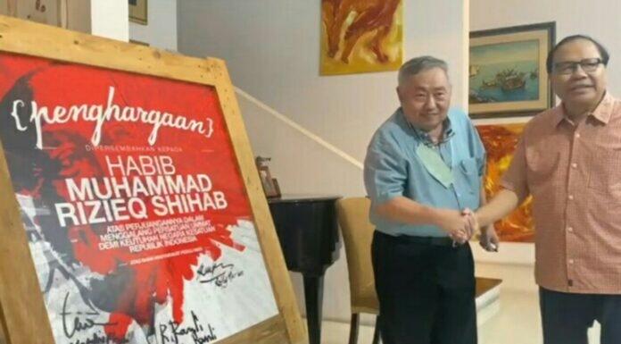 Wow! Rizieq Dapat Penghargaan atas Perjuangannya Menggalang Persatuan Umat Demi