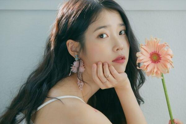 Semakin Sulit Digapai, 7 Idol Kpop Pria Ini Mengaku Fanboy IU