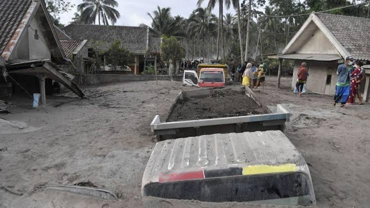 Rumah Pak Roh Lolos Dari Erupsi Semeru, Ada Apa Dibalik Fenomena Ini?