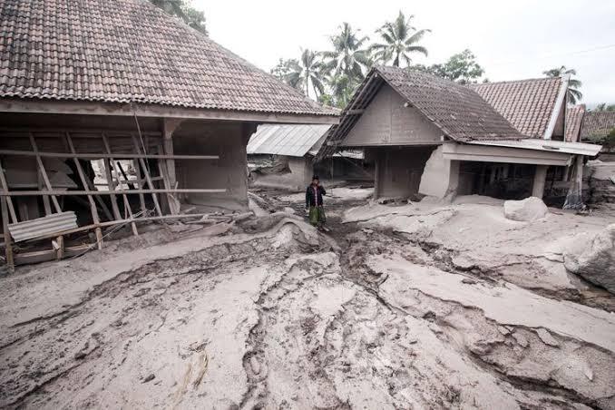 Rumah Pak Roh Lolos Dari Erupsi Semeru, Ada Apa Dibalik Fenomena Ini?