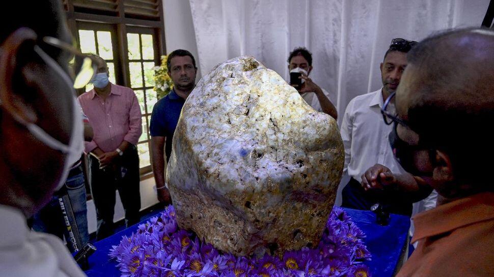 Batu Safir Terbesar di Dunia Asal Sri Langka