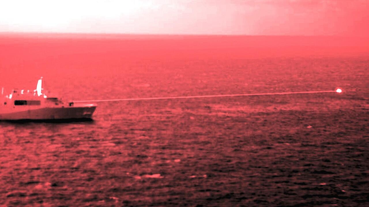 USS Portland Melakukan Uji Coba Senjata Laser Eksperimental di Teluk Aden