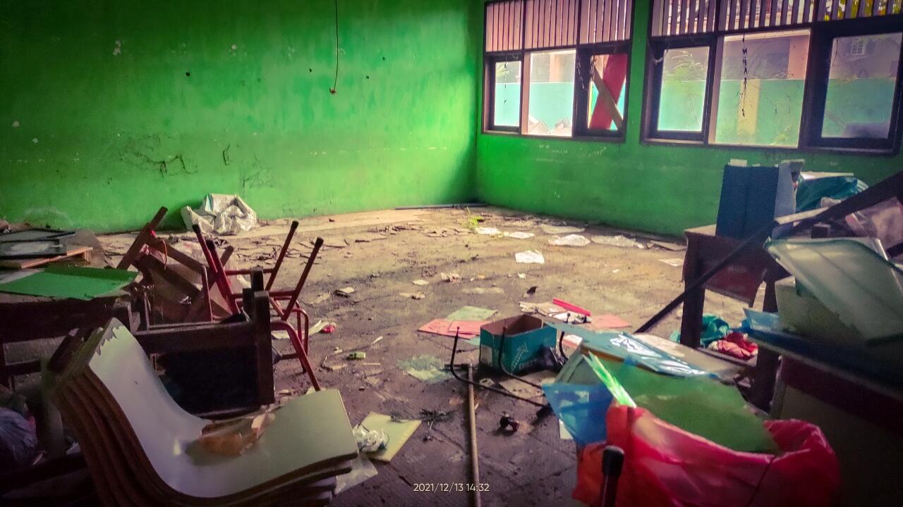 5Th Ruang Kelas SD BojongMenteng VII Berantakan, DisdikBekasi: Anggarannya blm Ada