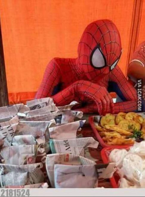 7 Penampakan lucu orang pakai kostum Spider-Man, antimainstream
