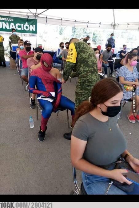 7 Penampakan lucu orang pakai kostum Spider-Man, antimainstream