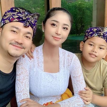 Dewi Persik Semakin Tua Semakin Cantik Dan Seksi, Netizen Tuduh Ga Mau Punya Anak?