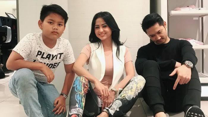 Dewi Persik Semakin Tua Semakin Cantik Dan Seksi, Netizen Tuduh Ga Mau Punya Anak?