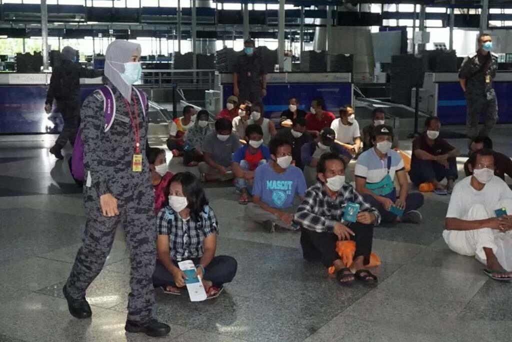 Lahir dan Besar di Negeri Jiran, Tapi Tak Miliki Status Warga Negara, Dibayangi Razia