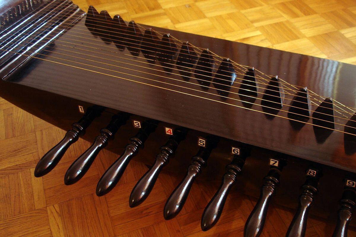10 Alat Musik Tradisional Indonesia Yang Miliki Suara Memukau