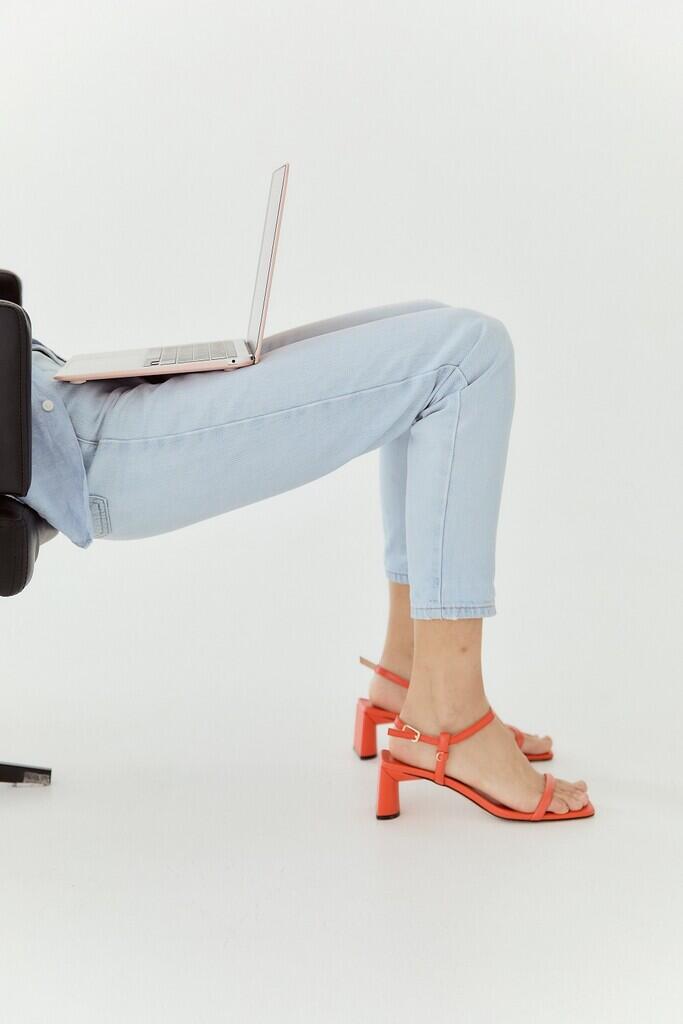 Agar Nggak Nyesal, Berikut Tips Membeli Celana Online.