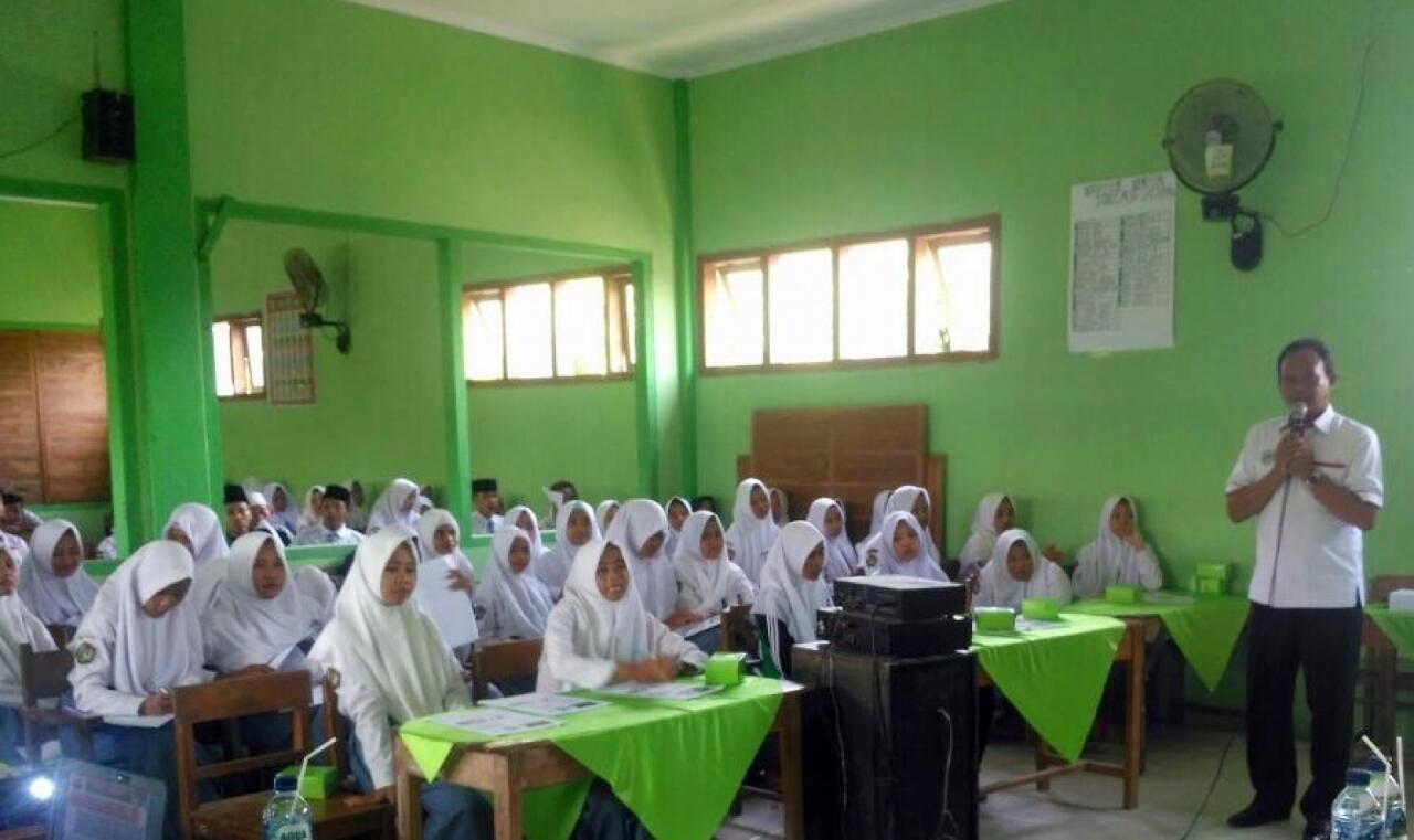 Ayahnya Kepala Sekolah? Siap-siap Aja Anaknya Juara Terus