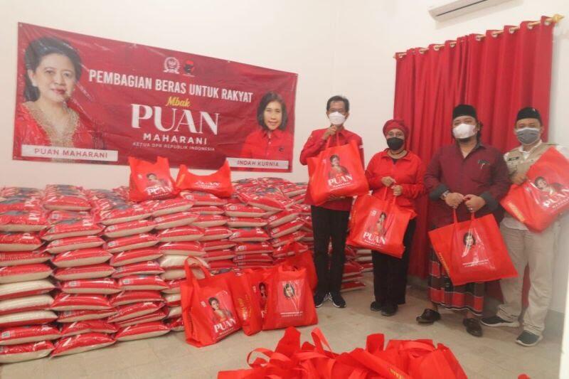 PDIP bagikan beras &quot;Mbak Puan&quot; kepada warga di awal 2022