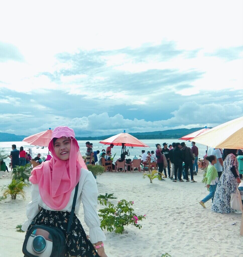 PANTAI PASIR PUTIH PARPAREAN SALAH SATU OBJEK WISATA FAVORITE DI PORSEA SUMUT