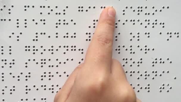 Awalnya Huruf Braille Digunakan Tentara Napoleon untuk Berkirim Pesan