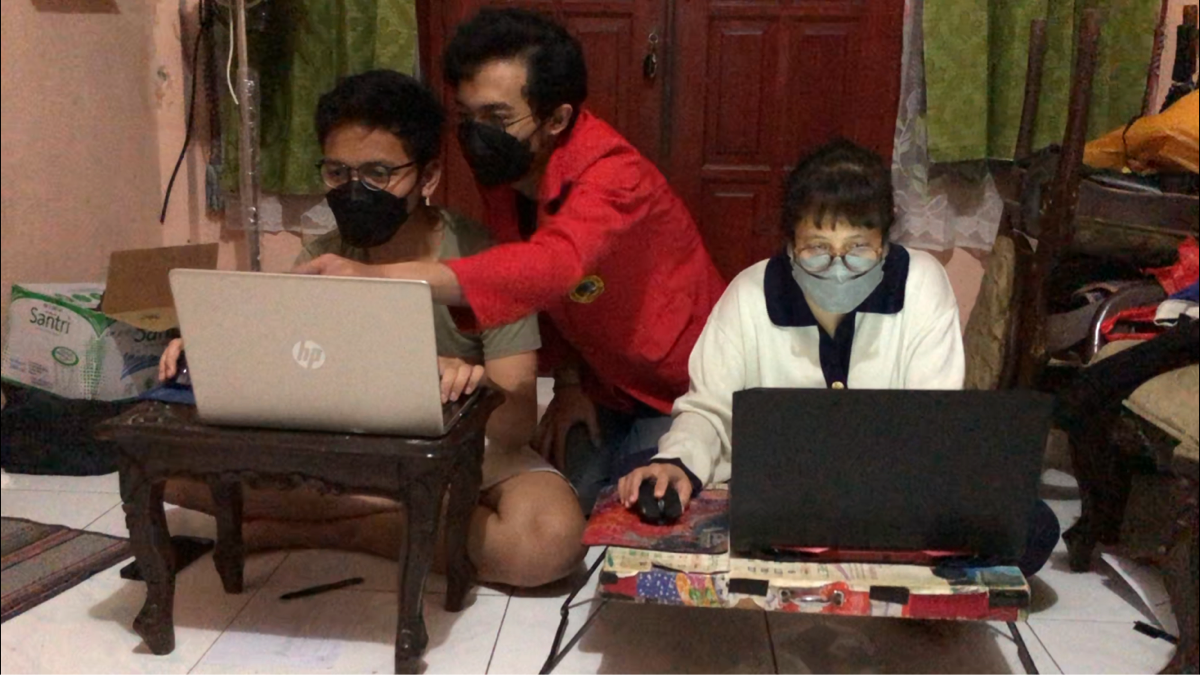 Pendampingan Belajar Serta Pelatihan Desain Grafis dan Multimedia